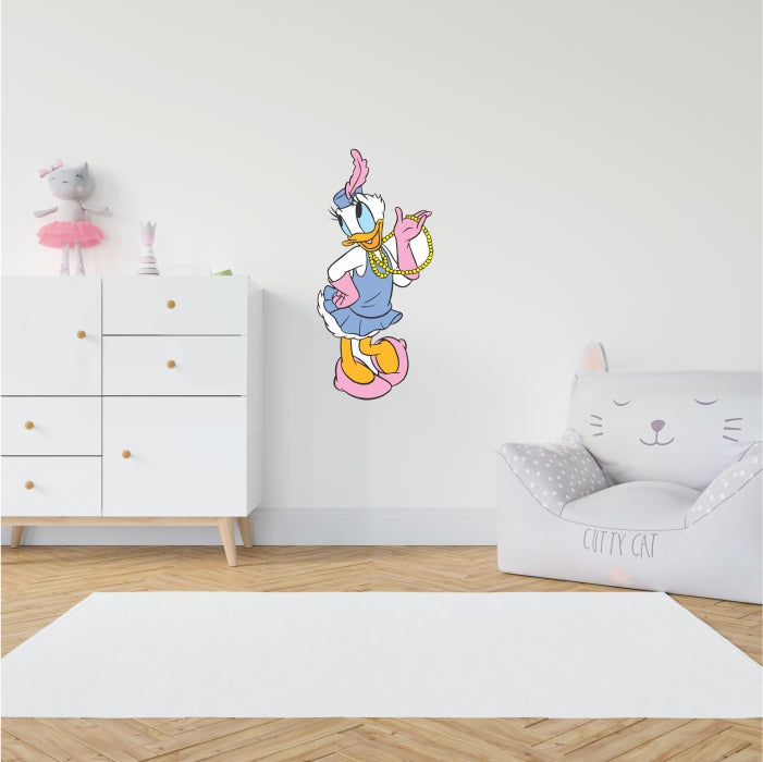 Daisy Wearing Gold Pearl Necklace Decal